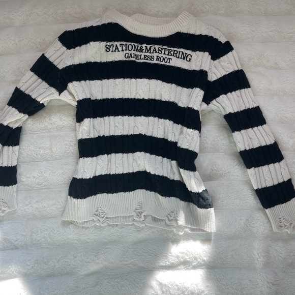 unisex black and white sweater - Picture 2 of 4